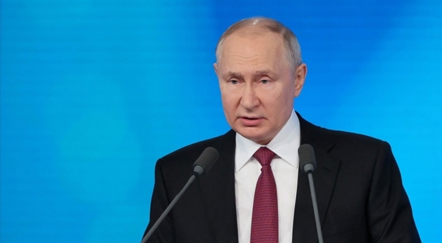 Putin, Rusya'daki devlet başkanı seçimindeki adaylığını Merkez Seçim Komisyonuna bildirdi