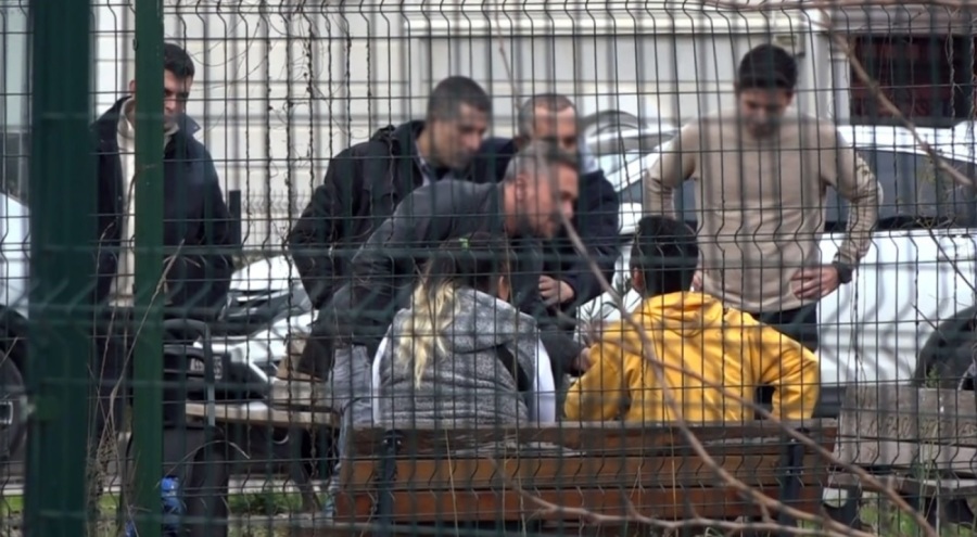 Kız arkadaşını silahla rehin aldı, parkta dehşet saçtı