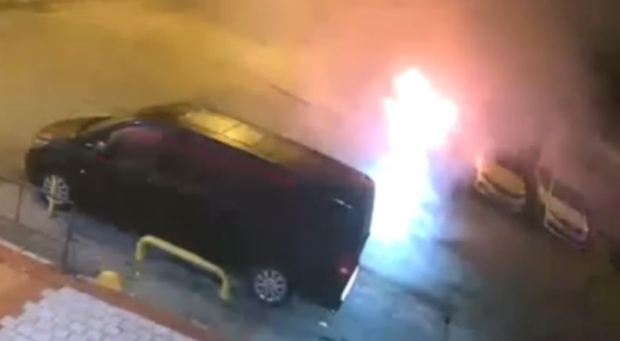 Alevlere teslim olan otomobilde kundaklama şüphesi!