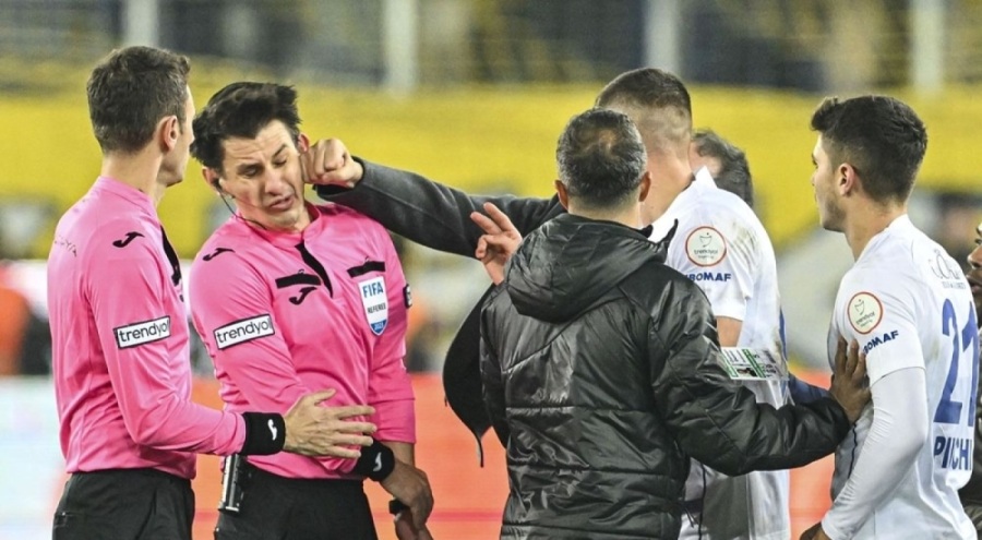 Halil Umut Meler hakemliği bıraktı mı?