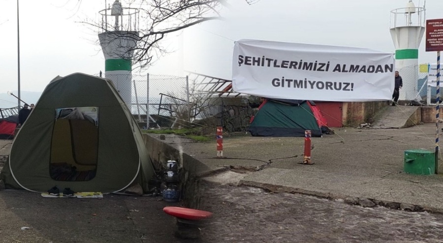 Zonguldak'ta batan gemide kaybolan denizcinin ailesi bölgede çadır kurdu