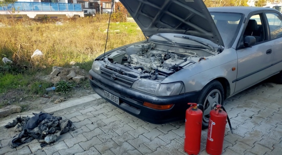Edirne'de park halindeki otomobil yandı