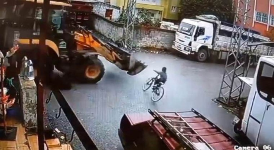 Hatay'da 9 yaşındaki çocuk iş makinesinin altında kaldı!