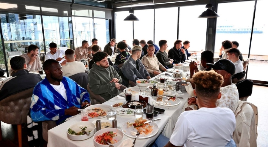 Beşiktaş'ta futbolcular ve teknik kadro moral yemeğinde bir araya geldi