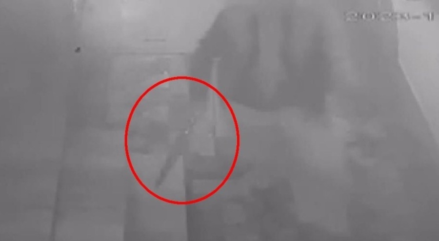 Döner bıçaklı ayakkabı hırsızı paniği