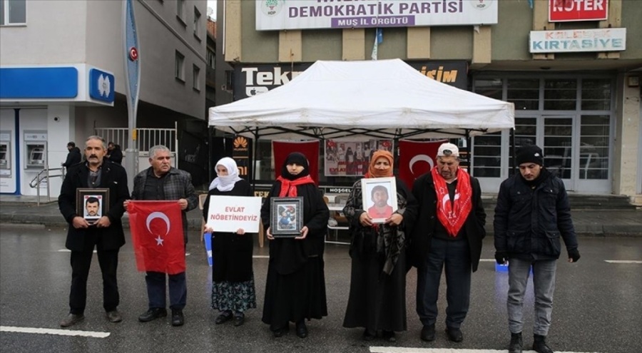 Muşlu aileler HDP önündeki eylemini sürdürüyor