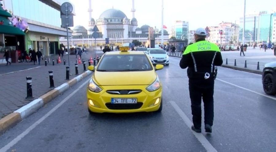 Taksim'de taksicilere yönelik denetim yapıldı