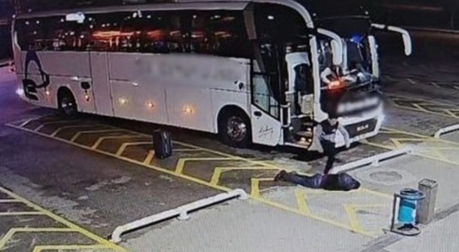 Muavin, yolcuyu dövdü!