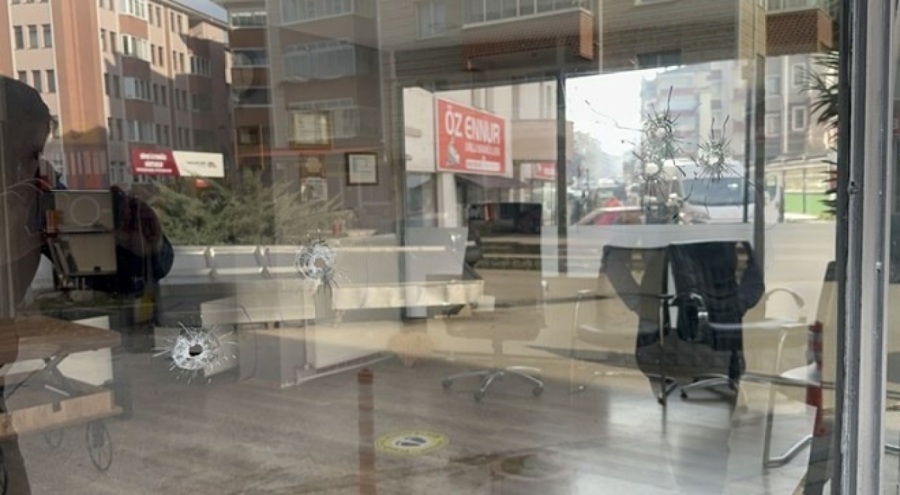 İş yerine silahlı saldırı! Kan aktı