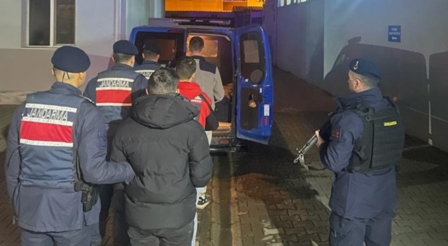 Kredi kartı çalıp alışveriş yapan 3 kişi tutuklandı