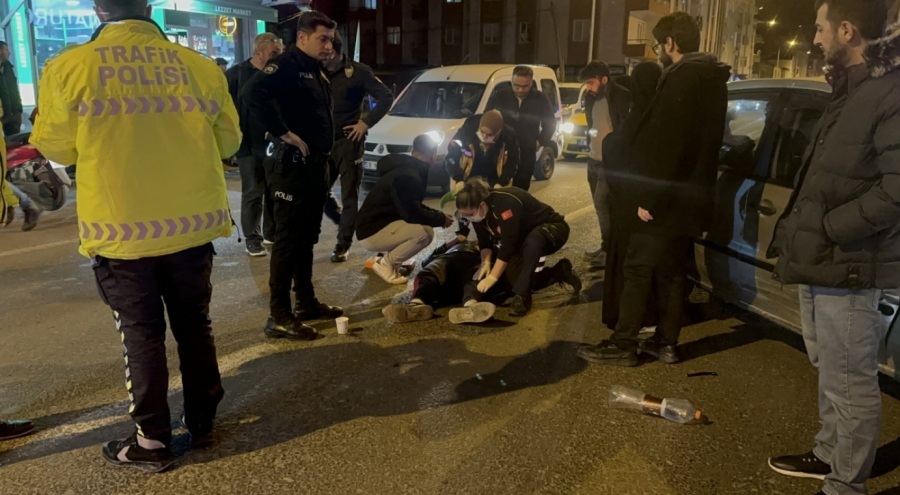 Otomobil ile motosiklet çarpıştı! Yaralılar var