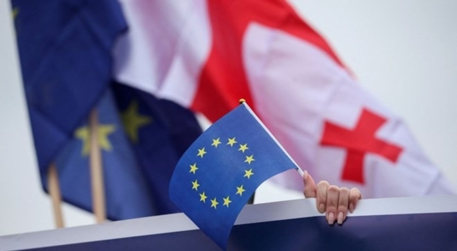 AB, Gürcistan'a adaylık statüsü verdi