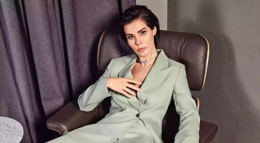 Hatice Şendil sokak tarzıyla dikkat çekti