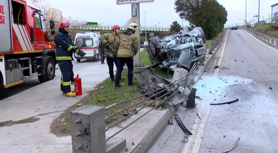Otomobiliyle takla atan sürücü aracını bırakıp gitti
