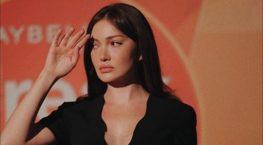 Danla Bilic yatak pozuyla sosyal medyayı salladı