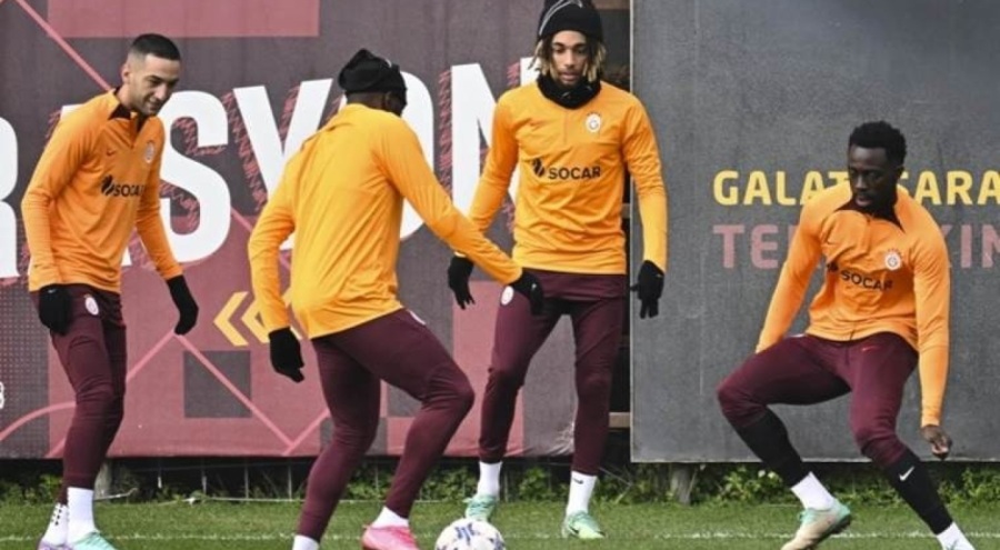 Galatasaray'da bazı isimler için derbi öncesi kart alarmı!