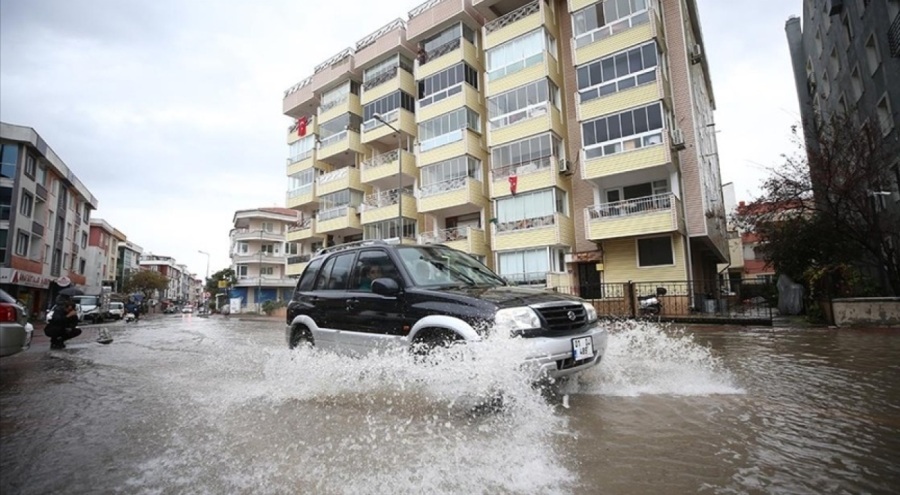Çanakkale'de sağanak yağış etkili oldu