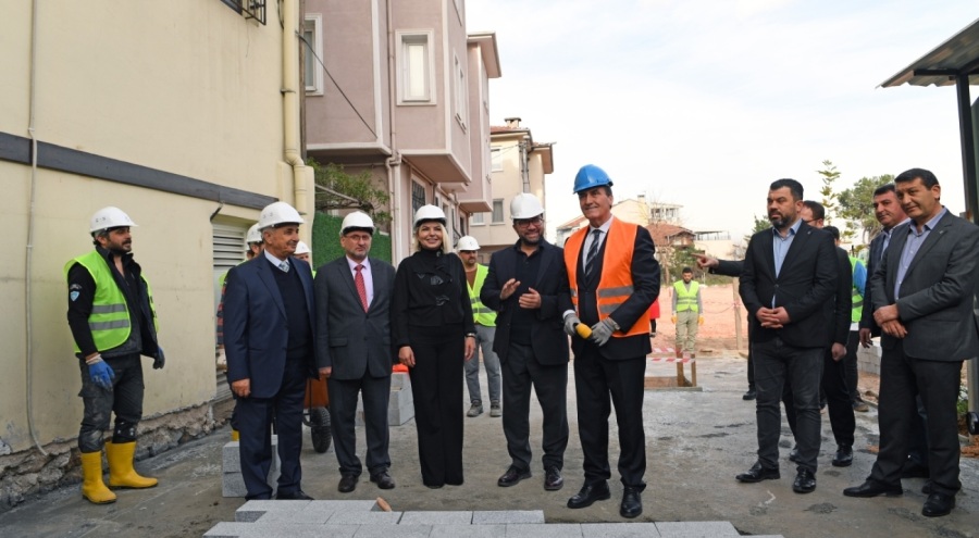 Bursa'da ''Sur üstü meydanı düzenleme'' projesinin temeli atıldı