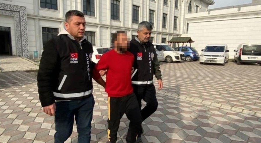 Akrabasını göğsünden bıçaklamıştı! Tutuklandı