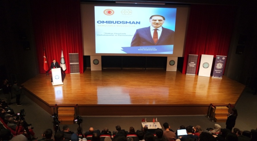 Kamu Başdenetçisi Şeref Malkoç, Bursa'da üniversite öğrencileriyle buluştu