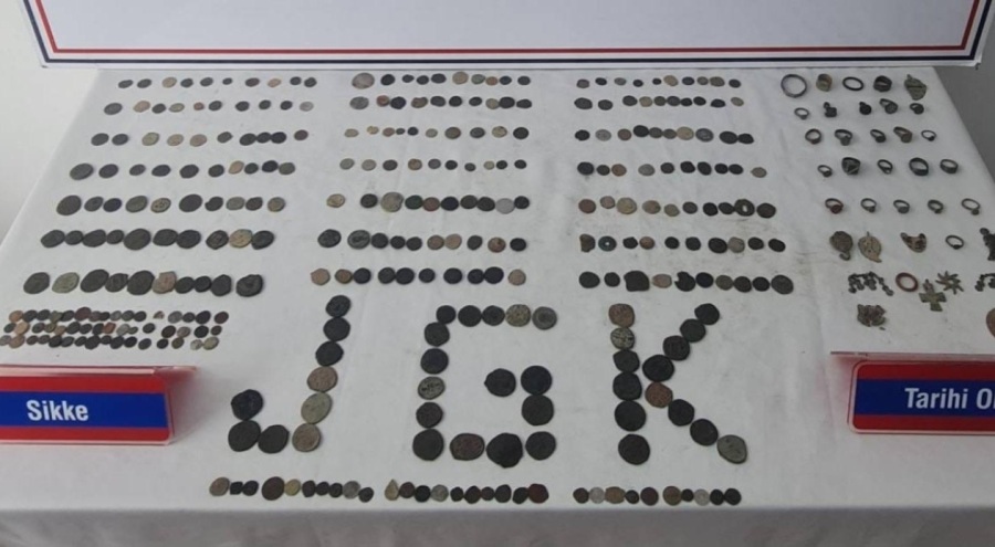 377 parça tarihi eser ele geçirildi!