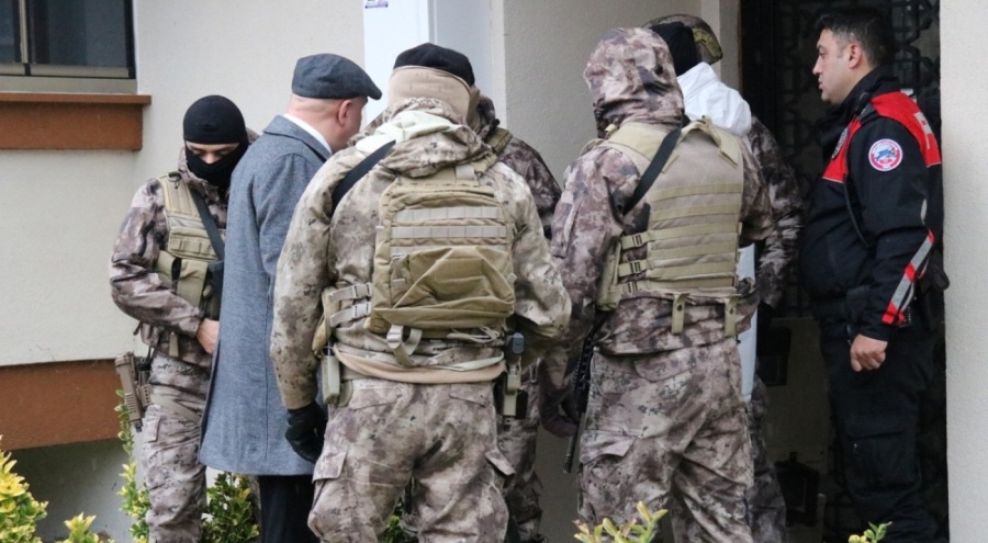 Kırklareli'de eşini silahla rehin aldı