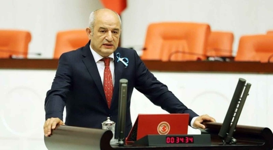 CHP'li vekil "Vicdanım el vermiyor" diyerek Saadet Partisi'ne geçti