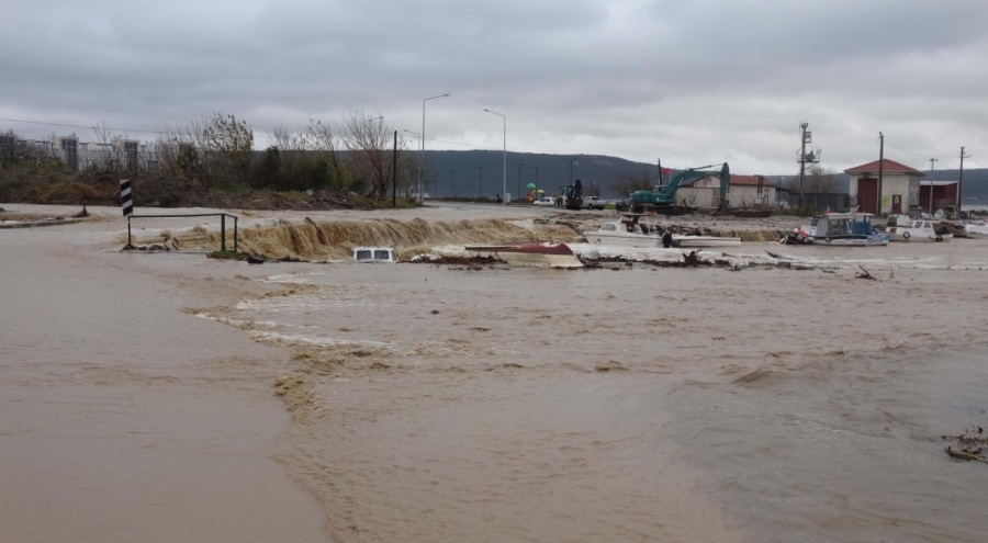 Çanakkale'de sağanak; dereler taştı, ekipler teyakkuzda