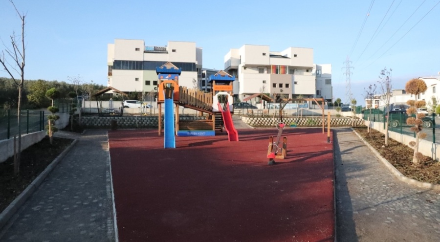 Gemlik'te çocuklar yeni parklarına kavuştu
