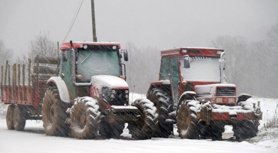 Trakya'da kar yağışı: Ulaşım güçlükle sağlanıyor