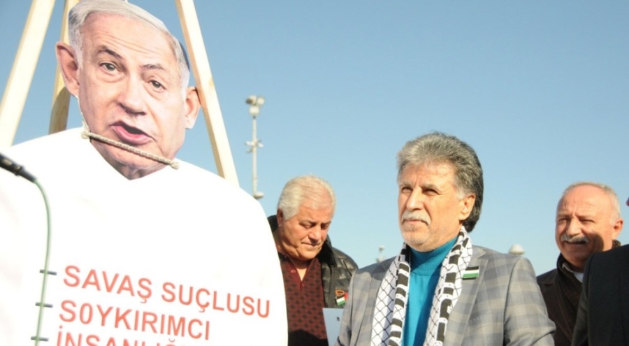 Kayseri'de Netanyahu'nun maketi asıldı