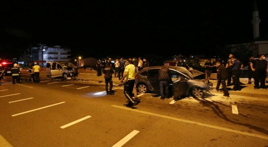 Balıkesir'de feci kaza: 8 yaralı