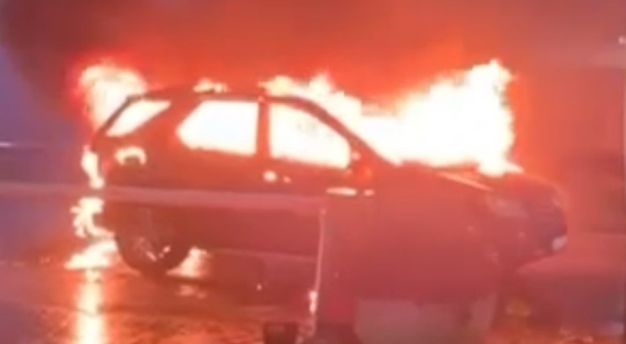 Korku dolu anlar! Cip cayır cayır yandı