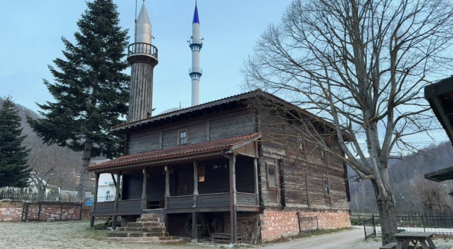 Bursa'da 136 yıldır ayakta, çakılı bir tek çivisi bile yok!