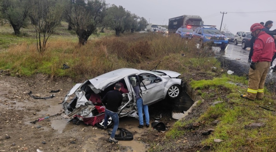 Ters yönden gelip refüjü aşan araç dehşet saçtı