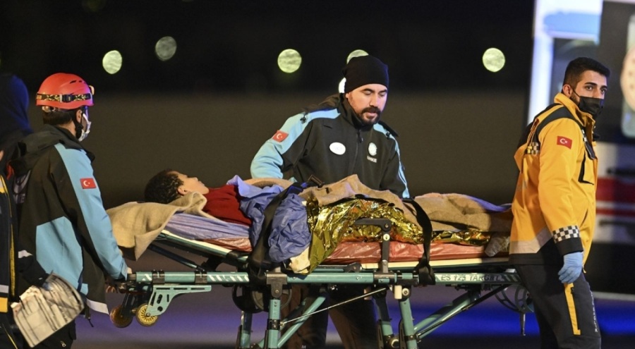 Bakan Koca: Gazzeli 101 hasta ve yaralı daha 106 refakatçiyle birlikte ülkemize getirildi