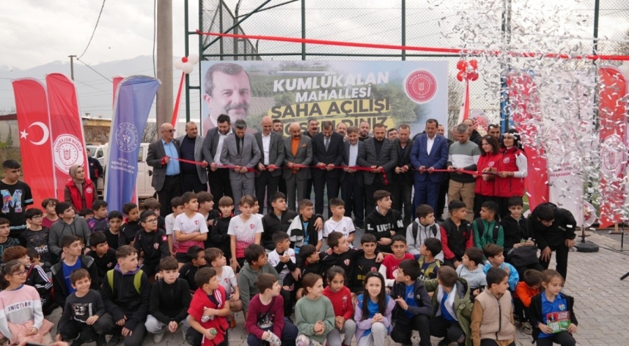 Bursa Gürsu Kumlukalan Mahallesi'ne yeni halı saha hizmete açıldı