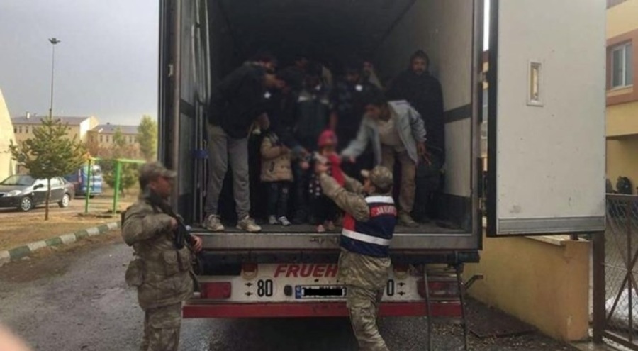 TIR dorsesinden 85 kaçak göçmen çıktı