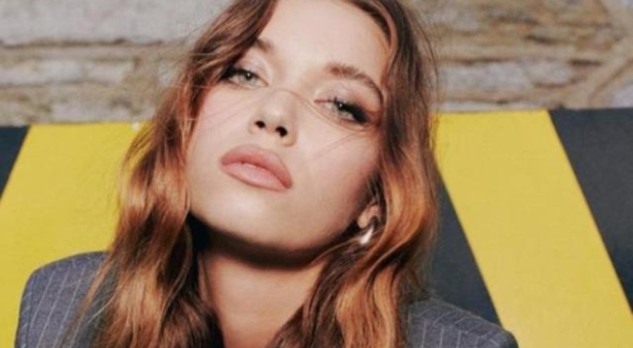 Afra Saraçoğlu'ndan ev değişikliği