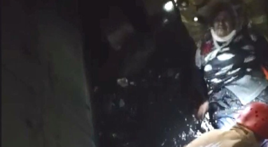 İstanbul'da içi su dolu asansör boşluğunda can pazarı