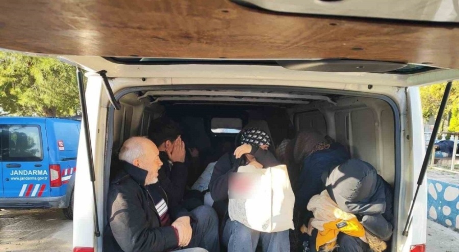 18 kaçak göçmen ile 3 organizatör yakalandı