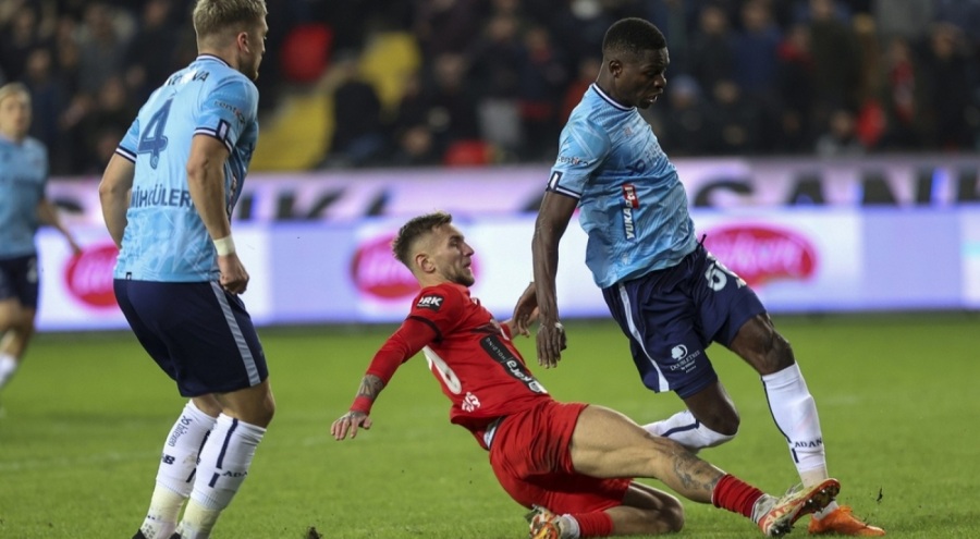 Adana Demirspor 2 dakikada puanı yakaladı!