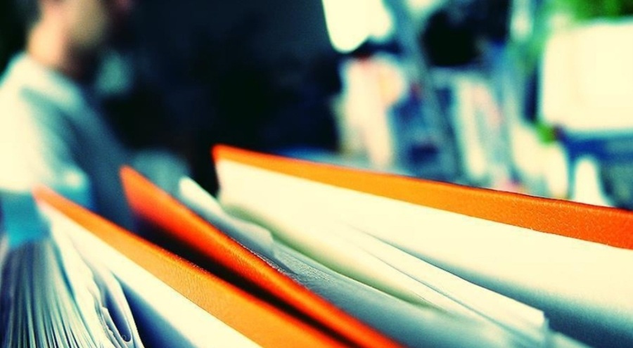 Tarihi medresenin duvarına yazı yazan 4 zanlıya soruşturma