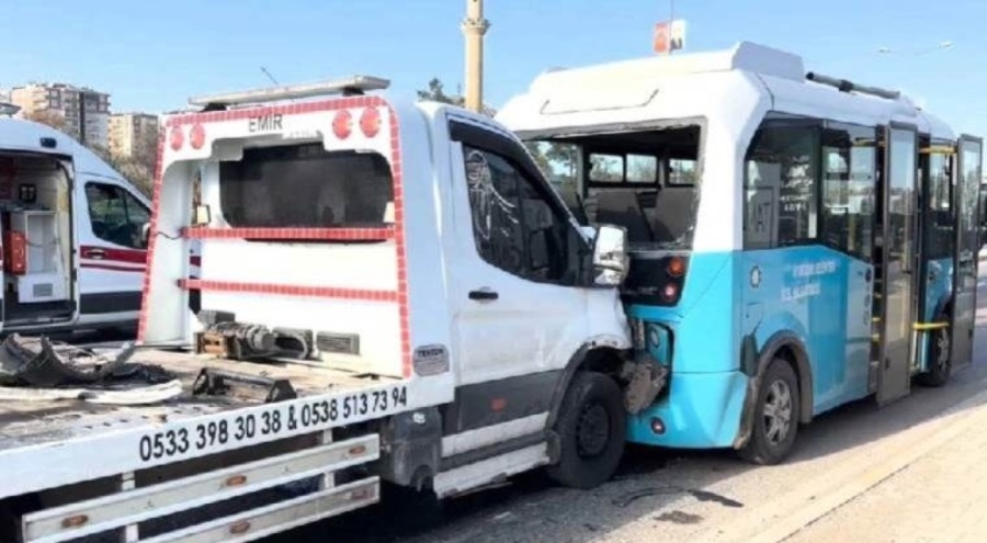 Çekici yolcu minibüsüne çarptı: 10 yaralı!