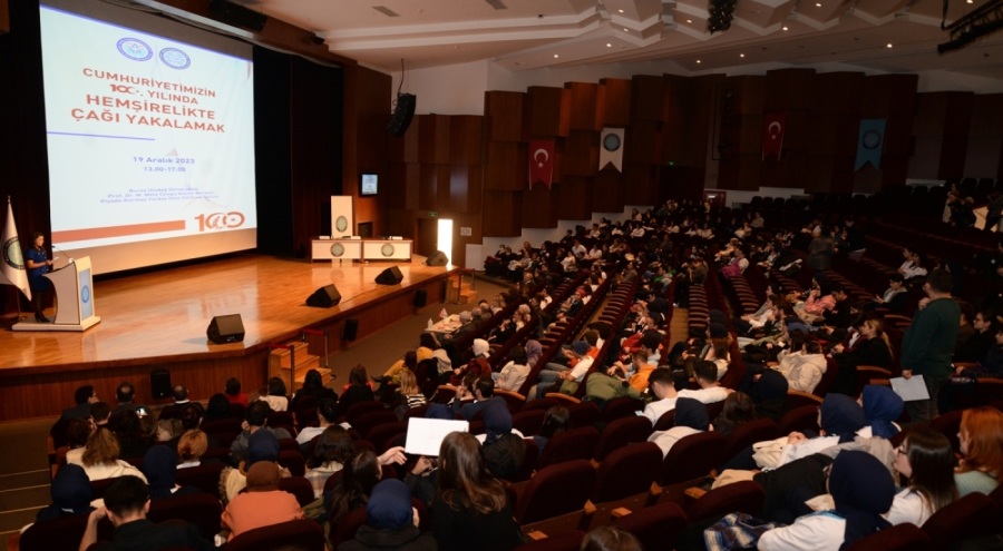 Bursa Uludağ Üniversitesi'nde "Hemşirelikte Çağı Yakalamak" paneli düzenlendi