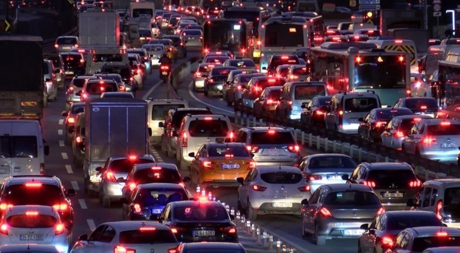 Araç sahiplerini üzecek karar! 1 Ocak itibariyle tamamen yasaklanıyor