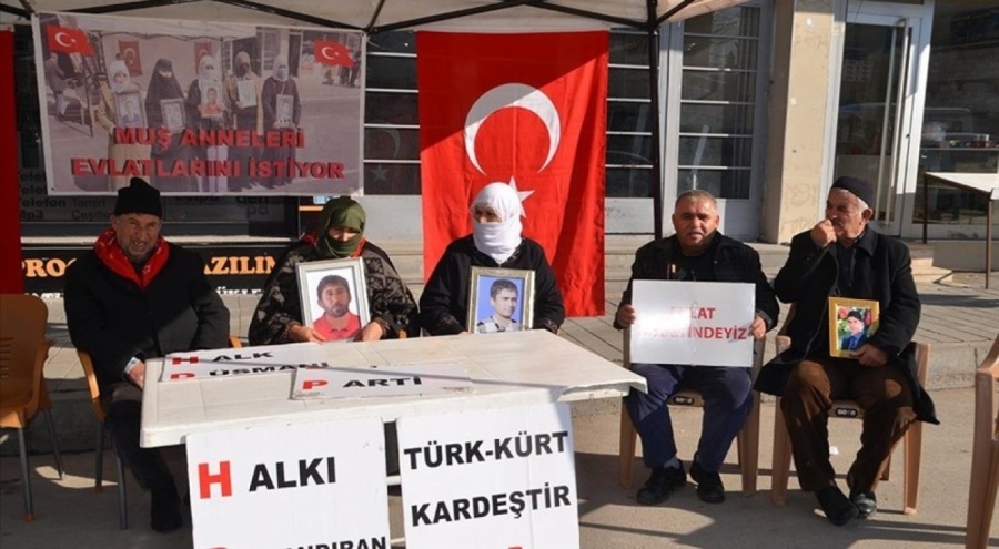 Muşlu aileler, HDP önündeki eylemlerine devam ediyor