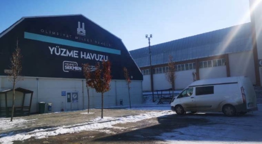 Üniversite öğrencisi yüzme havuzunda boğuldu