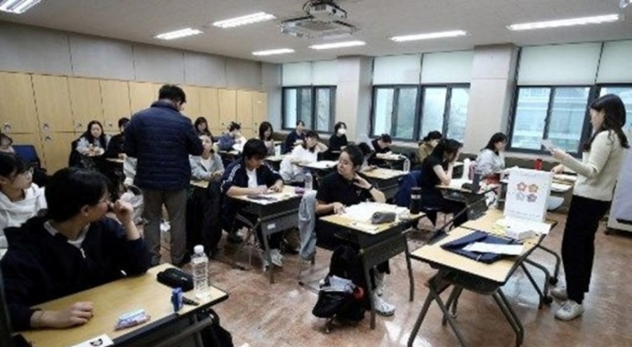 Güney Kore'de sınav 90 saniye erken bitti diye öğrenciler dava açtı