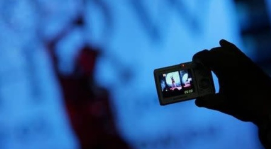 AB'den üç yetişkin sitesine kısıtlama geldi